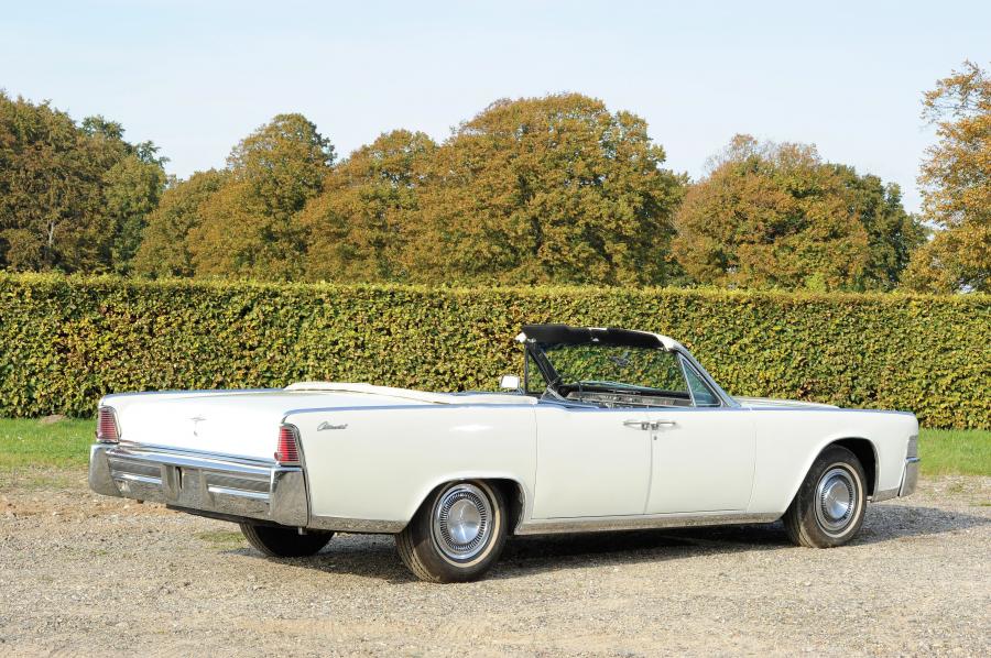  Lincoln Continental Convertible 1965 года  (фото 6 из 22)